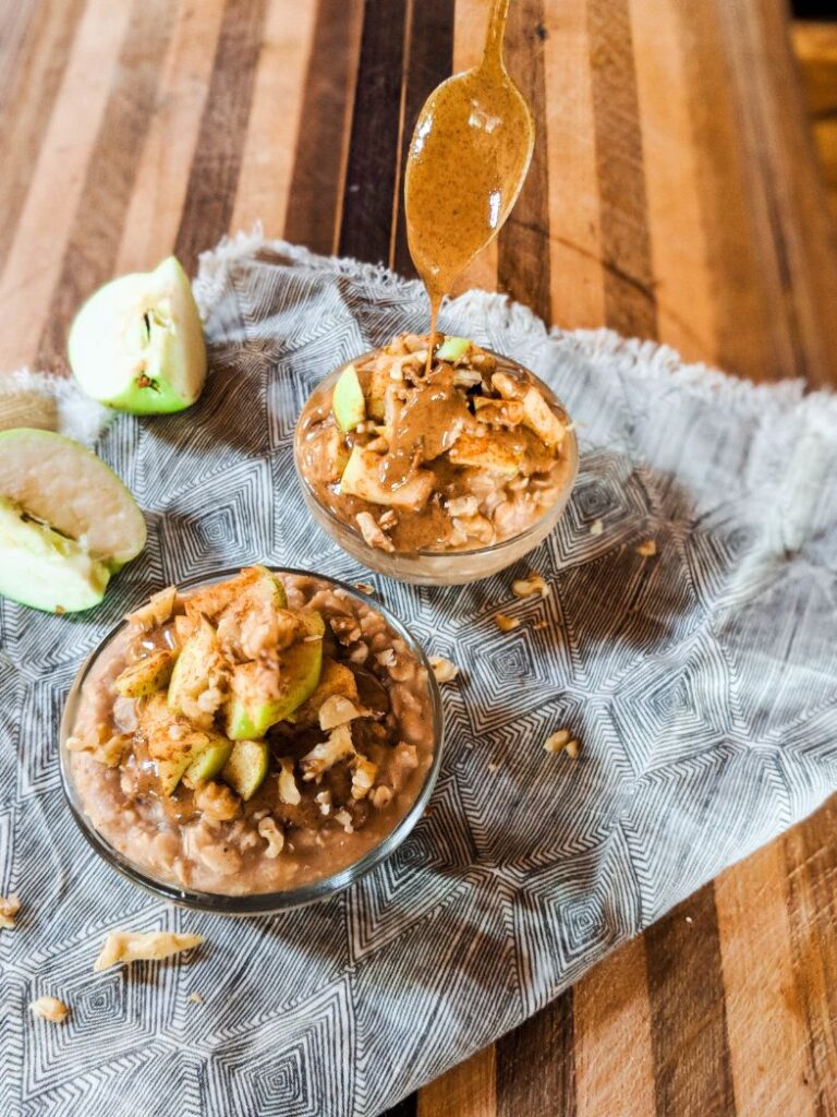 apple pie oats in bowls