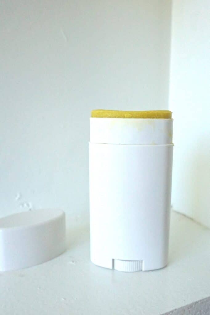 Natural deodorant recipe from goingzerowaste.com