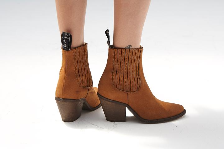 image of eco friendly winter boots