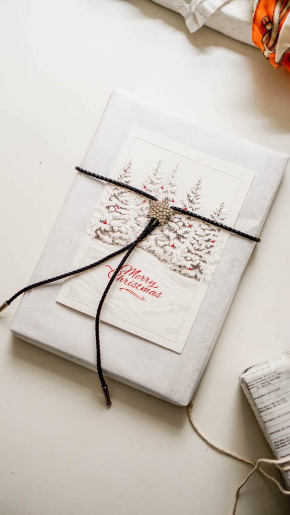 eco friendly gift wrapping, upcycling old christmas cards