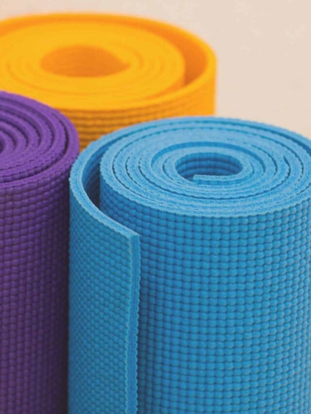 How To Make Easy + NonToxic DIY Yoga Mat Cleaner Going Zero Waste