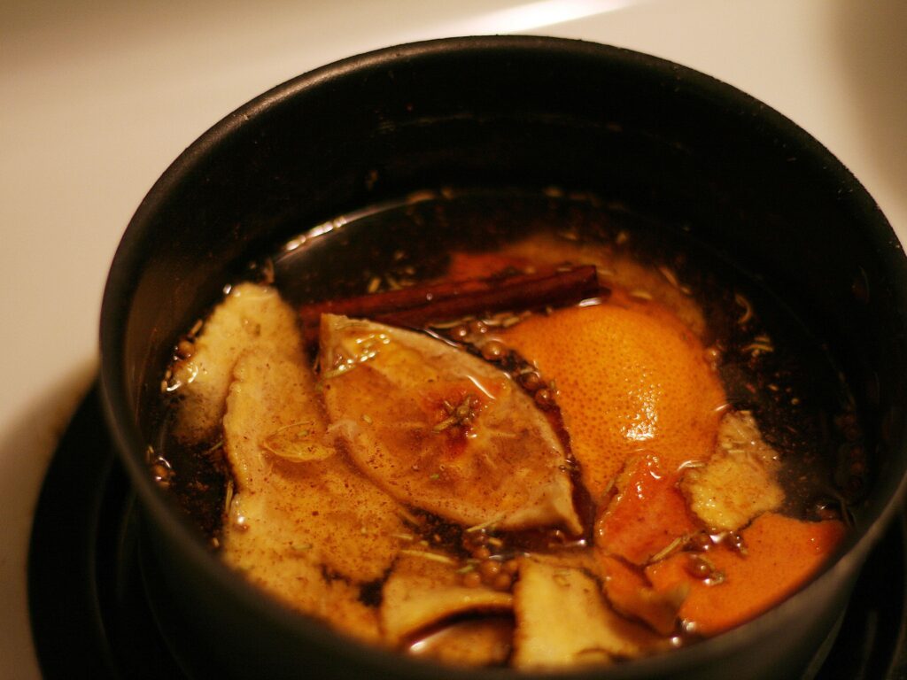 simmer pot with orange peels and cloves in it.