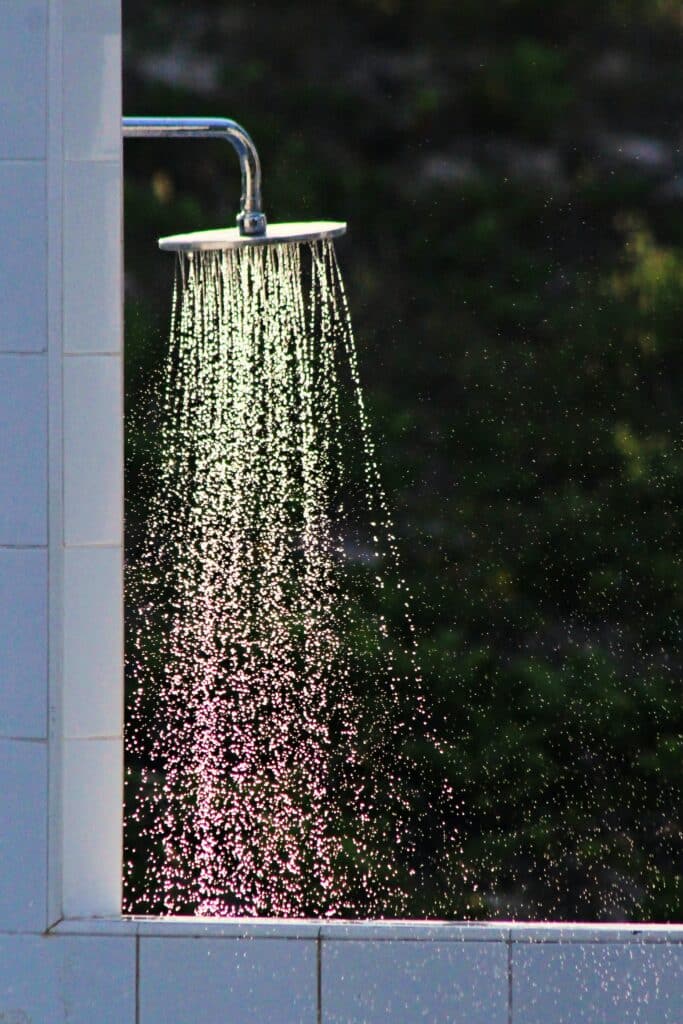 Cool water spray, one of the natural remedies for sunburn