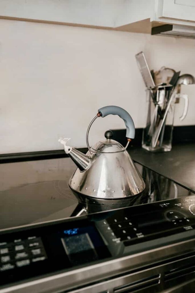 Induction cooktop vs electric: An induction cooktop eating a kettle to explain why it's better than gas or electric.