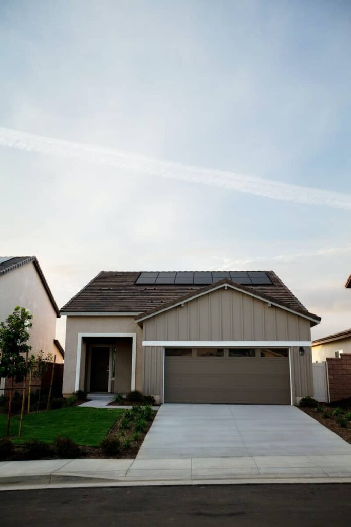 Benefits of solar energy: a home with solar panels on the roof.