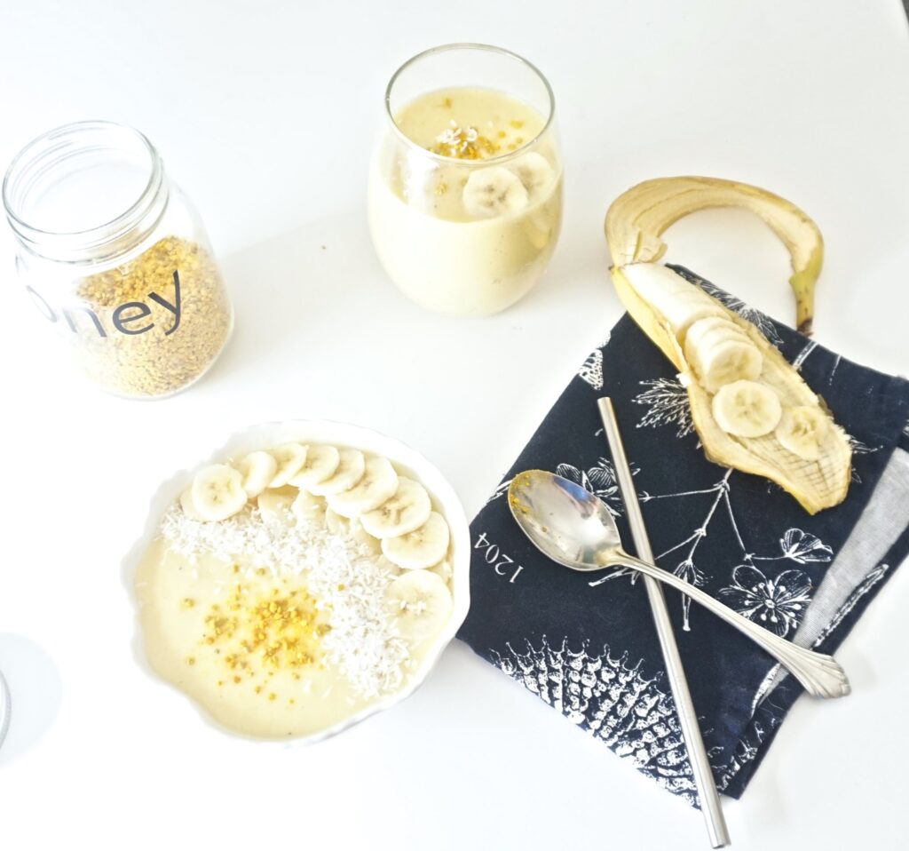 An allergy smoothie bowl made with mango, banana, pineapple, and bee pollen.